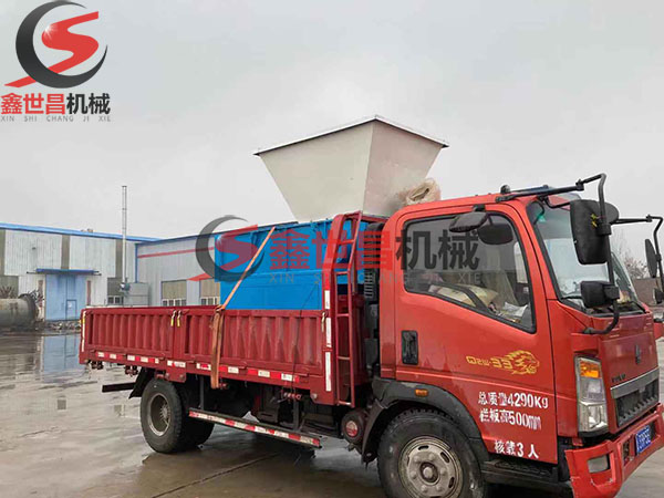貴州單軸撕碎機(jī)裝車完畢，發(fā)貨